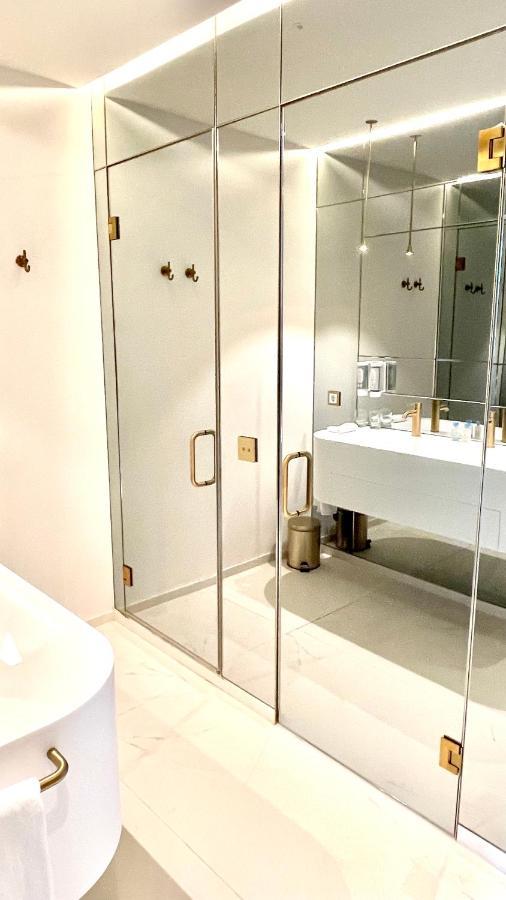 Luxury Suites & Apartments Mondrian Market Square II Varsovia Exterior foto