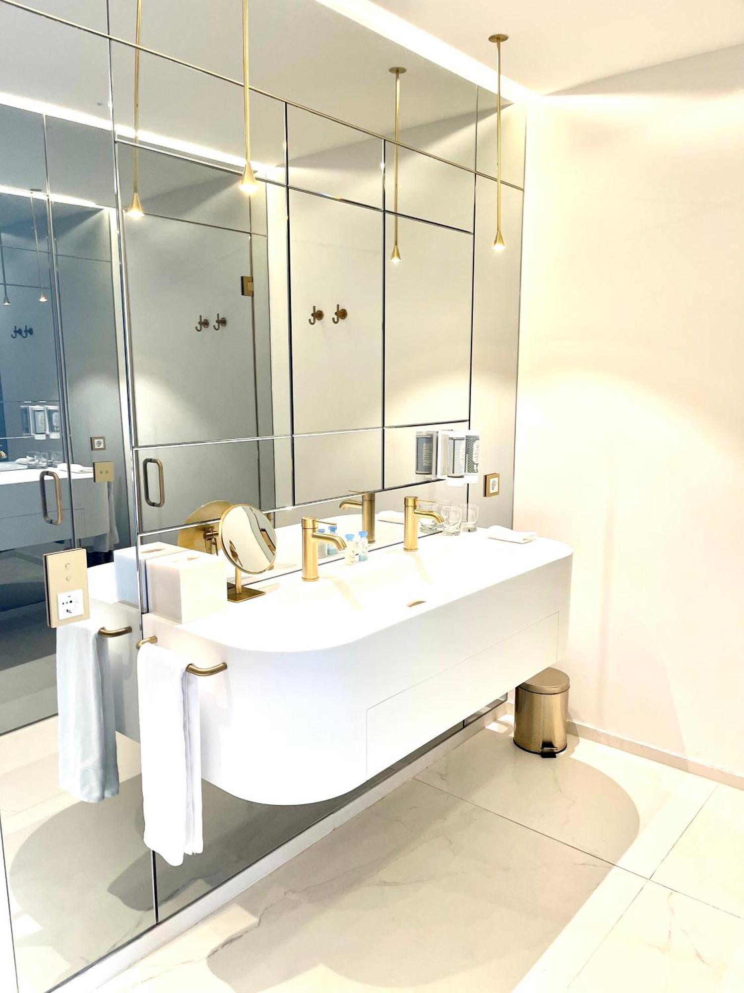 Luxury Suites & Apartments Mondrian Market Square II Varsovia Exterior foto