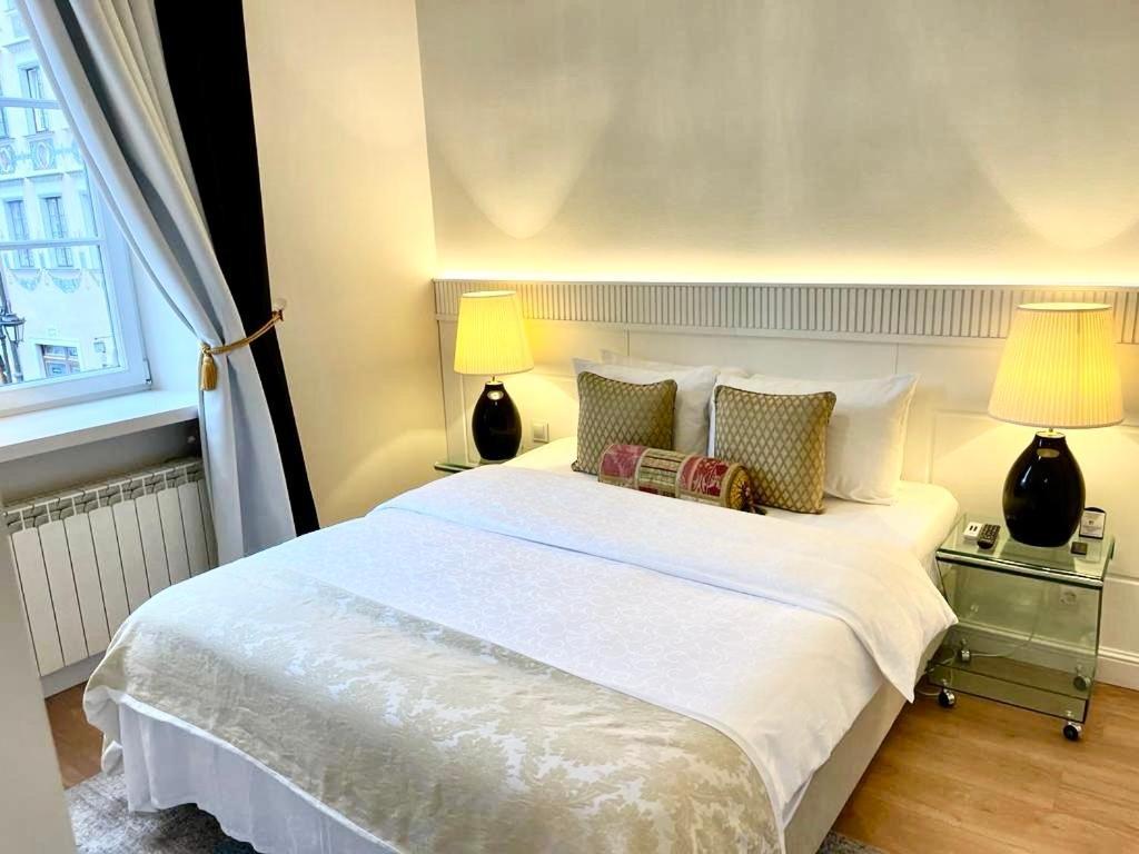 Luxury Suites & Apartments Mondrian Market Square II Varsovia Habitación foto