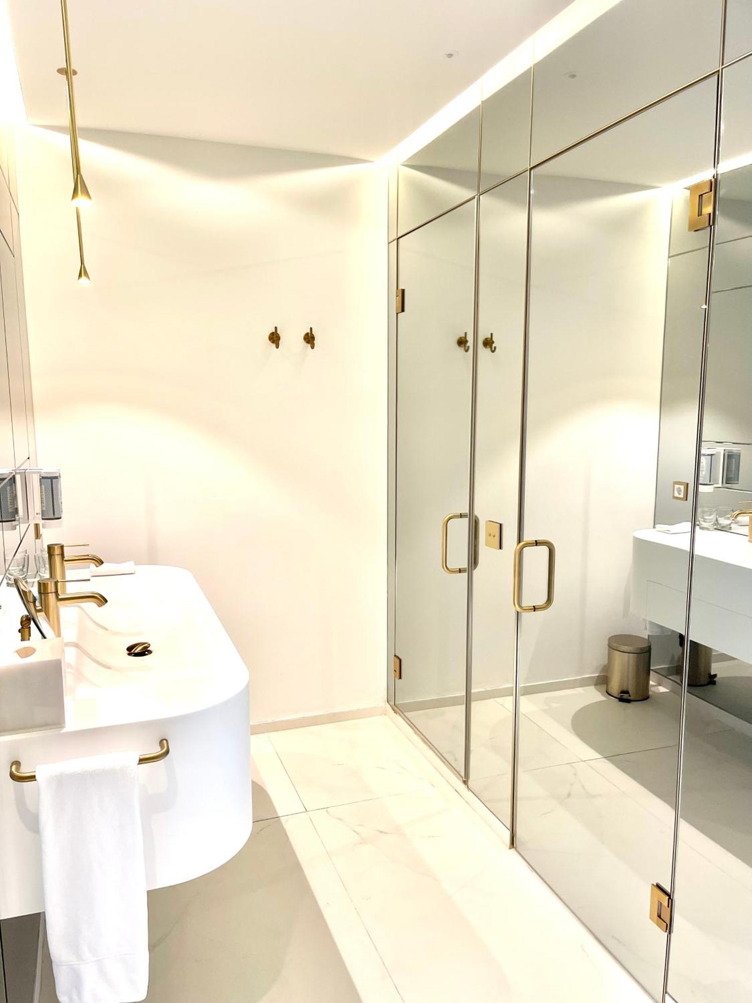 Luxury Suites & Apartments Mondrian Market Square II Varsovia Habitación foto